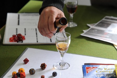 画像ギャラリー No.010のサムネイル画像 / マフィア梶田のSAN値の行方や如何に。TRPG連載「クトゥルフ神話TRPGで遊ぼう」,第2回は冒涜的な物語がいよいよ幕を開ける「新宿生前葬」