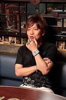 ���������꡼ No.165�Υ���ͥ������ / 150�ͤΥ�����ȳ���̾�ͤ�2015ǯ�򿶤��֤ꡤ2016ǯ�ؤΥ�å��������롣�����ǯ�������Ϥ�