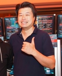 ���������꡼ No.246�Υ���ͥ������ / 150�ͤΥ�����ȳ���̾�ͤ�2015ǯ�򿶤��֤ꡤ2016ǯ�ؤΥ�å��������롣�����ǯ�������Ϥ�