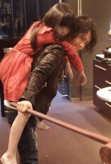 ���������꡼ No.375�Υ���ͥ������ / 150�ͤΥ�����ȳ���̾�ͤ�2015ǯ�򿶤��֤ꡤ2016ǯ�ؤΥ�å��������롣�����ǯ�������Ϥ�