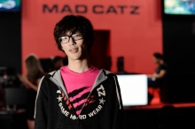 ���������꡼ No.385�Υ���ͥ������ / 150�ͤΥ�����ȳ���̾�ͤ�2015ǯ�򿶤��֤ꡤ2016ǯ�ؤΥ�å��������롣�����ǯ�������Ϥ�