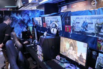 ���������꡼ No.002�Υ���ͥ������ / �֥�͡�����2 Eva�ѥå������פΥ�꡼����ǰ���٥�Ȥ��ݡ��ȡ�����դ�ʱ���������ץ쥤�䡼�Υ��ե�����S�������Ԥ򤪽зޤ�