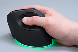 画像ギャラリー No.003のサムネイル画像 / Razerから来た縦型マウス「Pro Click V2 Vertical」は,ゲームで実用的に使えるのか?【レビュー】