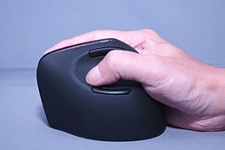 画像ギャラリー No.016のサムネイル画像 / Razerから来た縦型マウス「Pro Click V2 Vertical」は,ゲームで実用的に使えるのか?【レビュー】