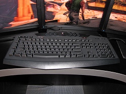 #022Υͥ/TGS 2009ǽ⹽¤˹롣ͽ۰ʾ˥ФäAlienwareΥޡPC