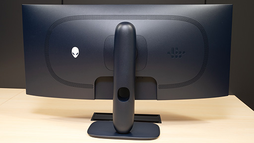 画像ギャラリー No.005のサムネイル画像 / ウルトラワイドの臨場感に量子ドット有機ELの映像美&240Hz表示の「Alienware 34」は,一度使うと手放せないディスプレイだ