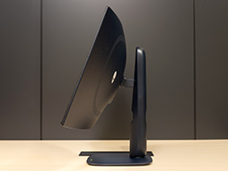 画像ギャラリー No.006のサムネイル画像 / ウルトラワイドの臨場感に量子ドット有機ELの映像美&240Hz表示の「Alienware 34」は,一度使うと手放せないディスプレイだ