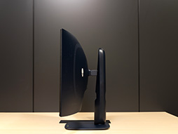 画像ギャラリー No.009のサムネイル画像 / ウルトラワイドの臨場感に量子ドット有機ELの映像美&240Hz表示の「Alienware 34」は,一度使うと手放せないディスプレイだ