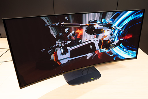 画像ギャラリー No.027のサムネイル画像 / ウルトラワイドの臨場感に量子ドット有機ELの映像美&240Hz表示の「Alienware 34」は,一度使うと手放せないディスプレイだ