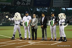 ���������꡼ No.008�Υ���ͥ������ / �ޥ��������եȤ�����ɡ���ˤơ�Xbox Night�פ򳫺š��������饤���󥺤�����ˤ��Kinect�θ���