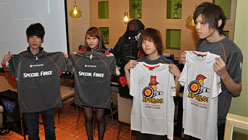 ���������꡼ No.012�Υ���ͥ������ / ���ѥץ������ޡ�����������Tt eSPORTS�ν��ո����٥�Ȥǡ�Thermaltake���ܵ��򸫤�