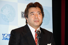 画像ギャラリー No.004のサムネイル画像 / 鈴木 裕氏が新作「シェンムー街」をプレゼン。かつて「芭月 巌」の声を演じた藤岡弘、さんも登場した「シェンムー街」制作発表会レポート