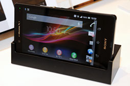 ɥ⡤Xperia Zפ2MEDIASʤ2013ǯեǥ륹ޡȥե֥åȤȯɽܥǥäȻȤäƤߤ 