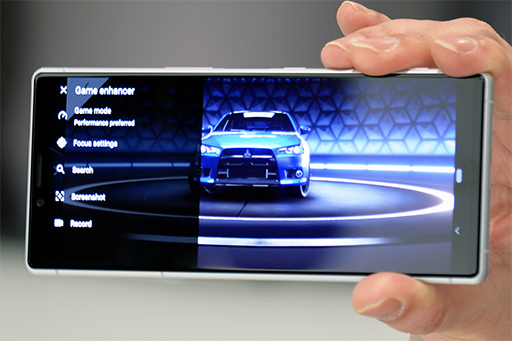 画像ギャラリー No.014のサムネイル画像 / アスペクト比9:21の新型スマホ「Xperia 1」ハンズオン。ソニーの映像技術が詰め込んだ有機ELパネルとゲーマー向け機能に注目