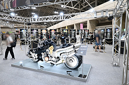 画像ギャラリー No.003のサムネイル画像 / 「マジック・スポットライト :FINAL FANTASY」レポート。バスターソードやハーディ=デイトナも展示されていた会場の様子をお届け