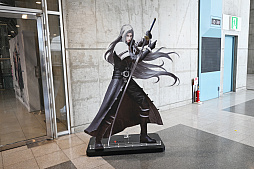 画像ギャラリー No.005のサムネイル画像 / 「マジック・スポットライト :FINAL FANTASY」レポート。バスターソードやハーディ=デイトナも展示されていた会場の様子をお届け