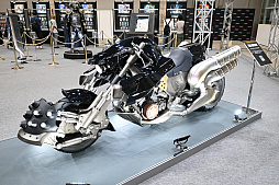 画像ギャラリー No.007のサムネイル画像 / 「マジック・スポットライト :FINAL FANTASY」レポート。バスターソードやハーディ=デイトナも展示されていた会場の様子をお届け