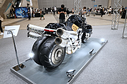 画像ギャラリー No.008のサムネイル画像 / 「マジック・スポットライト :FINAL FANTASY」レポート。バスターソードやハーディ=デイトナも展示されていた会場の様子をお届け