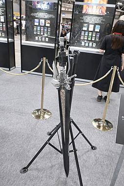 画像ギャラリー No.012のサムネイル画像 / 「マジック・スポットライト :FINAL FANTASY」レポート。バスターソードやハーディ=デイトナも展示されていた会場の様子をお届け