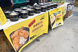 画像ギャラリー No.023のサムネイル画像 / 「マジック・スポットライト :FINAL FANTASY」レポート。バスターソードやハーディ=デイトナも展示されていた会場の様子をお届け