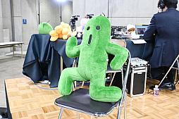 画像ギャラリー No.028のサムネイル画像 / 「マジック・スポットライト :FINAL FANTASY」レポート。バスターソードやハーディ=デイトナも展示されていた会場の様子をお届け