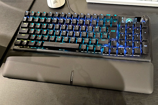 画像ギャラリー No.002のサムネイル画像 / 40cm未満のコンパクトなフルキーボードから初のレバーレスアケコンまで,Corsairがゲーマー向けデバイスを一斉に発表