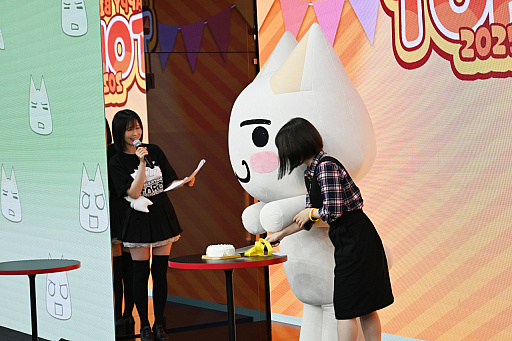 画像ギャラリー No.009のサムネイル画像 / 「トロの誕生日会2025」レポート。堀口画伯によるトロのイラスト制作や,新商品“トロ ブランケット”発表などが行われたイベントの様子を紹介