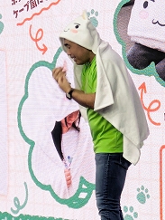 画像ギャラリー No.024のサムネイル画像 / 「トロの誕生日会2025」レポート。堀口画伯によるトロのイラスト制作や,新商品“トロ ブランケット”発表などが行われたイベントの様子を紹介