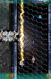 画像ギャラリー No.004のサムネイル画像 / 合体は男のロマンだ。スマートフォン向けシューティングゲーム「GALAXY GLADIATOR」を紹介する「(ほぼ)日刊スマホゲーム通信」第201回