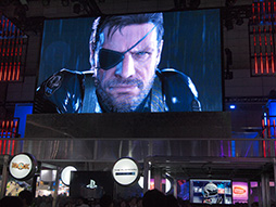 #002Υͥ/TGS 2013ϡMETAL GEAR SOLID V THE PHANTOM PAINפε˾Ĥ롣QAåǸƤMGSܻؤ