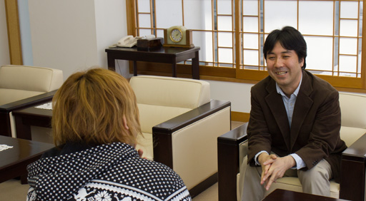 ������#003�Υ���ͥ���/��Winning Post 8�פϡ������˲ä��ƿͤ��ϤΡȱ�ɤ����������꡼��20��ǯ�ν������Ȥʤ�ʥ�Х�󥰥����ȥ뤬�Ǥ���ַ����Υ��ޥ�פˤĤ��ơ��ץ��ǥ塼������ʹ���Ƥߤ�