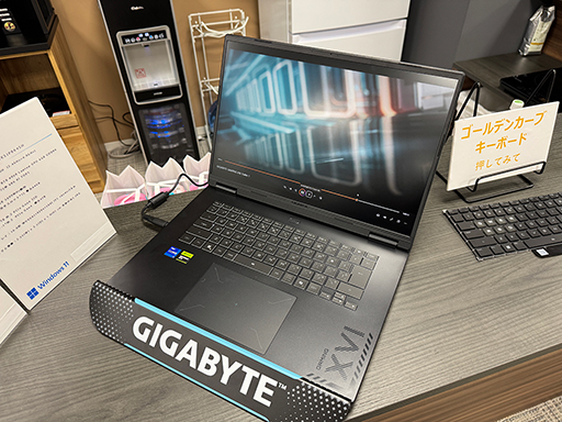 画像ギャラリー No.007のサムネイル画像 / GeForce RTX 5070搭載のゲーマー向けノートPCや500Hz表示対応ディスプレイなどGIGABYTEが新製品を紹介