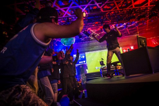 LoVAסDOA5LAפʤɡΰۤʤ5ȥǤ2ϢƤۡǳŤ줿Red Bull 5G 2015 FINALSץݡ