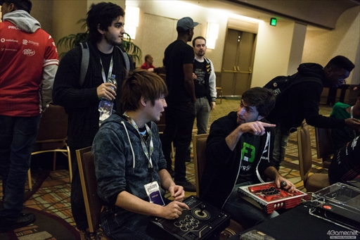 ���������꡼ No.008�Υ���ͥ������ / �֥��ȥ꡼�ȥե�������V�פθ�����������Capcom Cup 2017�����郎���롣�ǽ����˿ʽФ���8�ͤ����ꤷ��2����Twitter�ޤȤ�