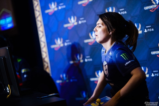 ���������꡼ No.044�Υ���ͥ������ / �֥��ȥ꡼�ȥե�������V�פθ�����������Capcom Cup 2017�����郎���롣�ǽ����˿ʽФ���8�ͤ����ꤷ��2����Twitter�ޤȤ�