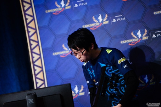 ���������꡼ No.045�Υ���ͥ������ / �֥��ȥ꡼�ȥե�������V�פθ�����������Capcom Cup 2017�����郎���롣�ǽ����˿ʽФ���8�ͤ����ꤷ��2����Twitter�ޤȤ�