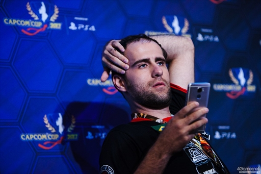 ���������꡼ No.056�Υ���ͥ������ / �֥��ȥ꡼�ȥե�������V�פθ�����������Capcom Cup 2017�����郎���롣�ǽ����˿ʽФ���8�ͤ����ꤷ��2����Twitter�ޤȤ�