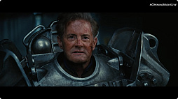 画像ギャラリー No.005のサムネイル画像 / 実写ドラマ「Fallout」Season 2の配信日が2025年12月17日に決定。ジャスティン・セロー演じるロバート・ハウスが登場。デスクローの姿も