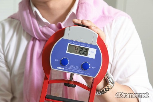 ���������꡼ No.004�Υ���ͥ������ / �ˤϽ��Ƕ����ʤ�Τ�������UPPERS�פΥ�ƥ�Ʊ�����Ĺ��̳������� �󤵤󤬡��Τ�ĥ�äƻ�Ƥ��줿