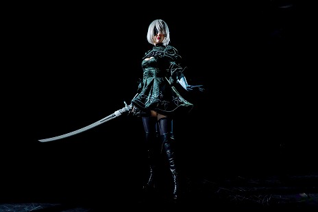 画像ギャラリー No.007のサムネイル画像 / 「NieR:Automata」2Bの剣「白の契約」を再現したスマート・トイ,予約受付を本日開始。斬撃音や2Bのセリフも楽しめる