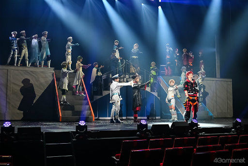 画像ギャラリー No.001のサムネイル画像 / 全劇団員&初代リーダーズが集結「MANKAI STAGE『A3!』ACT3! 2025」ゲネプロレポート。劇団員たちの絆が舞台に満開の花を咲かせる