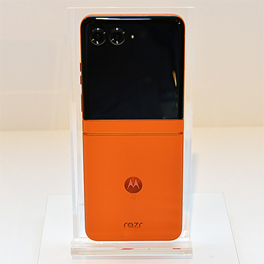 ߥɥ륯饹Motorolaޤꤿߥޥۡrazr 50פµǥå緿֥ǥץ쥤ǥץǽ