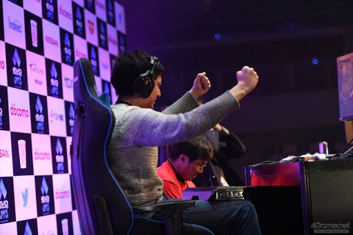 EVO Japanϼ̿ȶ˿֤Day3ϥݡȤޤȤᡣŴ7ס֥V AEפʤ4η辡Ԥ졤3֤ˤ錄Ʈ夹