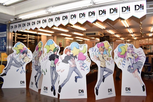 ���������꡼ No.003�Υ���ͥ������ / ���塼�Ȥ��������������������饹�Ȥ����ޤ�ʤ��������˥ᥤ�ȥ��ե�����åסߡ�DREAM!ing�פˤ�륳��ܥ��ե����ݡ���