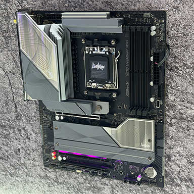 画像ギャラリー No.006のサムネイル画像 / Radeon RX 9060 XT搭載カードや光らないマザーボードなど,ASRockブースの注目製品をチェック