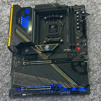 画像ギャラリー No.007のサムネイル画像 / Radeon RX 9060 XT搭載カードや光らないマザーボードなど,ASRockブースの注目製品をチェック