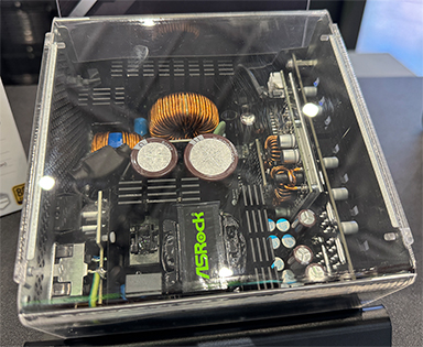 画像ギャラリー No.010のサムネイル画像 / Radeon RX 9060 XT搭載カードや光らないマザーボードなど,ASRockブースの注目製品をチェック