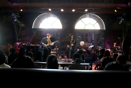 画像ギャラリー No.003のサムネイル画像 / ESバンドの熱い演奏! 阿座上洋平さん&豊島修平さんもゲストで登場! 「あんスタ!!」名曲をバンド生演奏で届ける「ENSEMBLE STARS!! BAND LIVE」レポート