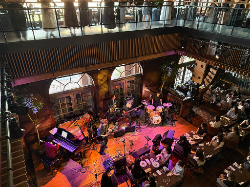 画像ギャラリー No.004のサムネイル画像 / ESバンドの熱い演奏! 阿座上洋平さん&豊島修平さんもゲストで登場! 「あんスタ!!」名曲をバンド生演奏で届ける「ENSEMBLE STARS!! BAND LIVE」レポート