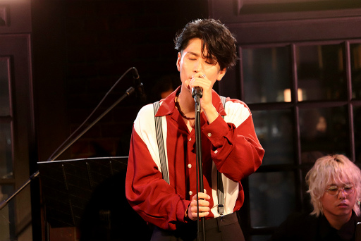 画像ギャラリー No.012のサムネイル画像 / ESバンドの熱い演奏! 阿座上洋平さん&豊島修平さんもゲストで登場! 「あんスタ!!」名曲をバンド生演奏で届ける「ENSEMBLE STARS!! BAND LIVE」レポート